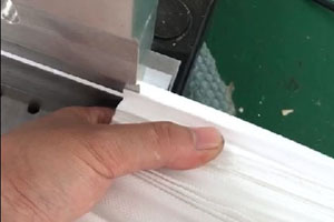 ¿Cómo insertar pliegues en los moldes de gas del cartucho del filtro soldador de costura media?