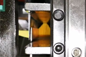 ¿Cuáles son el principio básico y el proceso de producción de la máquina de plegado de medios de filtro tipo cuchilla-cuchillo?